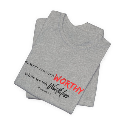 Worthy While We Felt Worthless Tee – Inspirational Christian Scripture T‑Shirt (Romans 5:8)